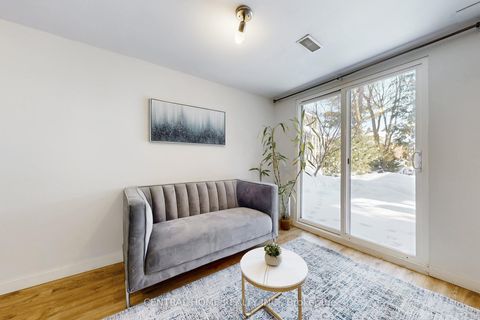 Photo 35 at 30 Moffat Crescent, Aurora Heights, Aurora