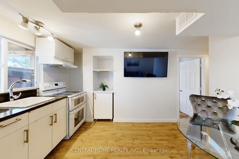 Photo 36 at 30 Moffat Crescent, Aurora Heights, Aurora