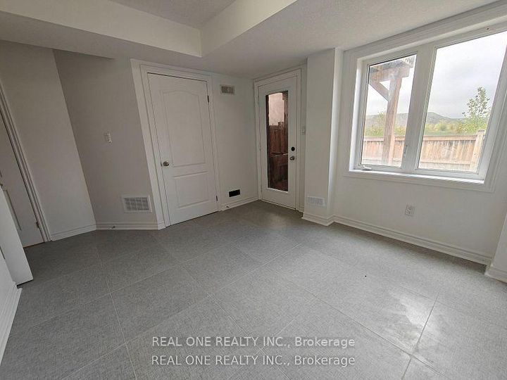 Photo 3 at 51 Mayland Trail, Stoney Creek Mountain, Hamilton