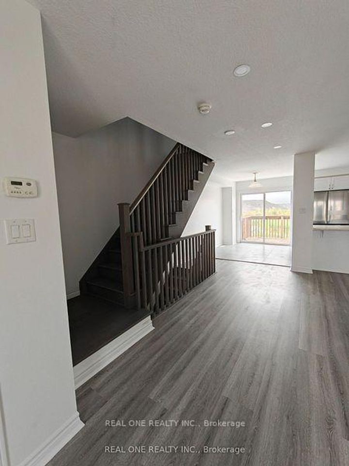 Photo 5 at 51 Mayland Trail, Stoney Creek Mountain, Hamilton