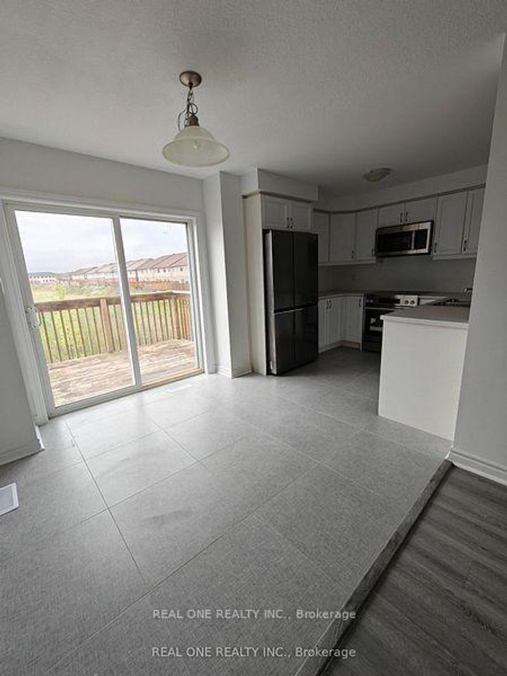 Photo 7 at 51 Mayland Trail, Stoney Creek Mountain, Hamilton