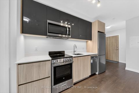 Photo 37 at 323 - 3100 Keele Street, CFB, Toronto