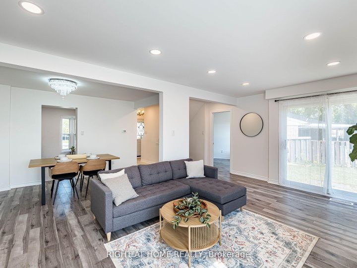 Photo 5 at 2 Giles Court, Jamestown, Toronto