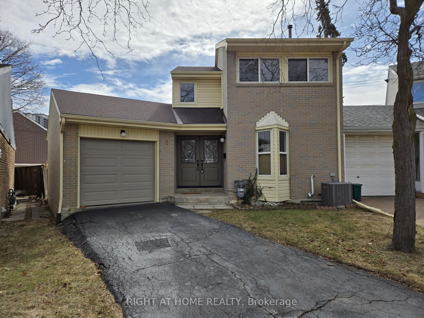 2 Giles Court, Jamestown, Toronto by Loree Meneguzzi Real Estate 2 Giles Court, Jamestown, Toronto