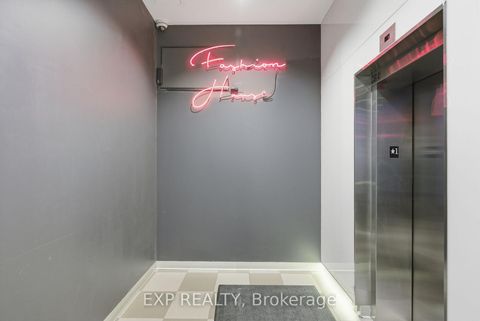 Photo 4 at 213 - 560 King Street W, Waterfront Communities C1, Toronto