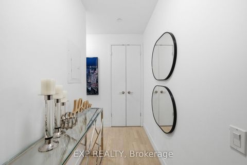 Photo 8 at 213 - 560 King Street W, Waterfront Communities C1, Toronto