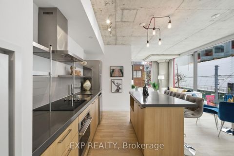 Photo 11 at 213 - 560 King Street W, Waterfront Communities C1, Toronto