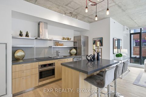 Photo 12 at 213 - 560 King Street W, Waterfront Communities C1, Toronto