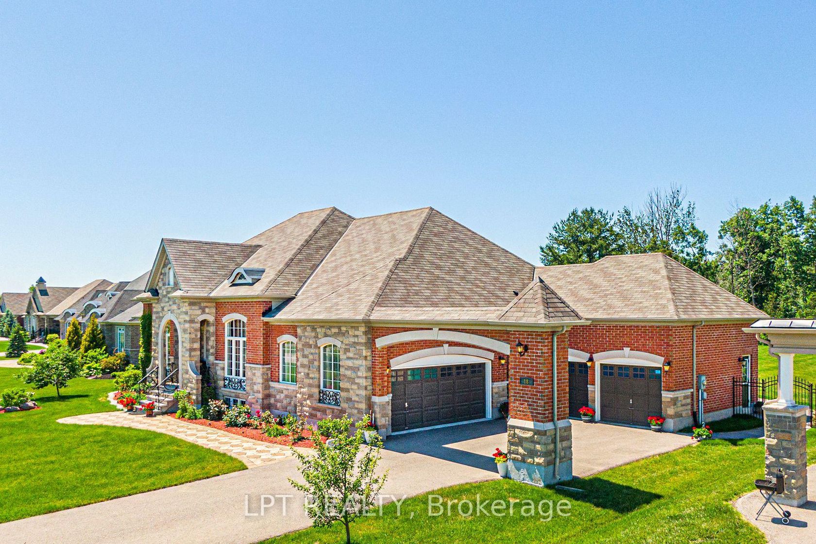 18 Wolford Court, Historic Lakeshore Communities, Georgina photo 1