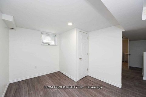 Photo 11 at 3657 Woodruff Crescent, Malton, Mississauga