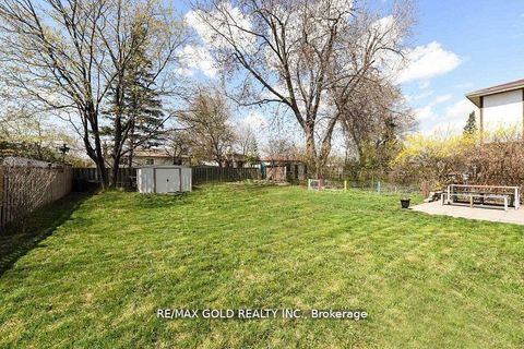 Photo 12 at 3657 Woodruff Crescent, Malton, Mississauga