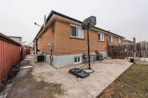 Photo 16 at 3430 Chipley Crescent, Malton, Mississauga