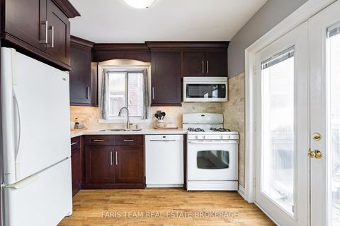 Photo 5 at 14 Nightingale Crescent, Painswick South, Barrie