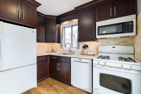 Photo 7 at 14 Nightingale Crescent, Painswick South, Barrie