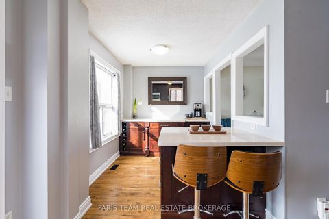 Photo 10 at 14 Nightingale Crescent, Painswick South, Barrie