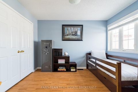 Photo 23 at 14 Nightingale Crescent, Painswick South, Barrie