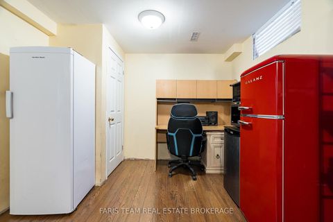 Photo 30 at 14 Nightingale Crescent, Painswick South, Barrie