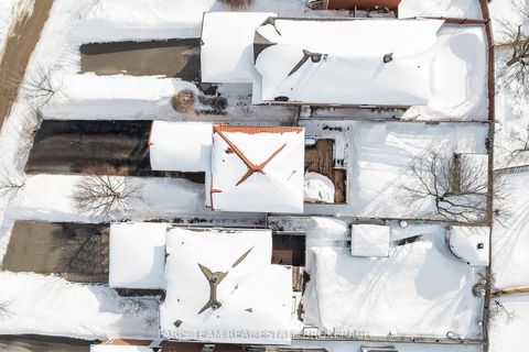 Photo 37 at 14 Nightingale Crescent, Painswick South, Barrie