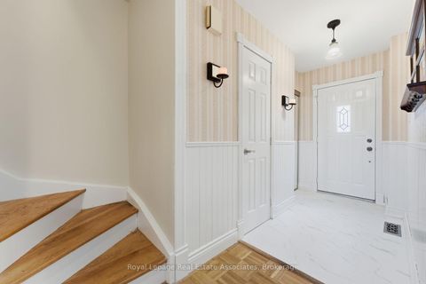 Photo 2 at 3244 Mainsail Crescent, Erin Mills, Mississauga