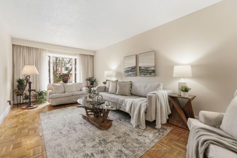 Photo 4 at 3244 Mainsail Crescent, Erin Mills, Mississauga