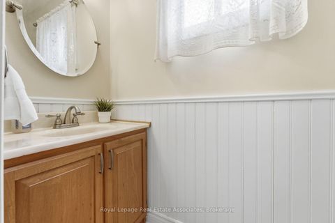 Photo 10 at 3244 Mainsail Crescent, Erin Mills, Mississauga