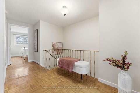 Photo 11 at 3244 Mainsail Crescent, Erin Mills, Mississauga