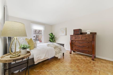 Photo 13 at 3244 Mainsail Crescent, Erin Mills, Mississauga