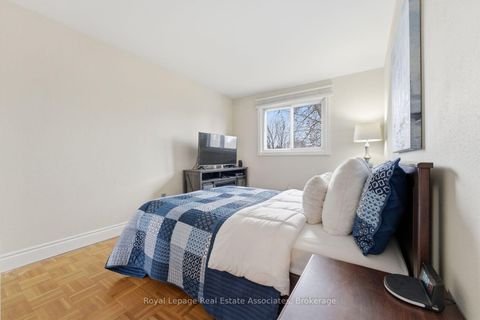 Photo 17 at 3244 Mainsail Crescent, Erin Mills, Mississauga