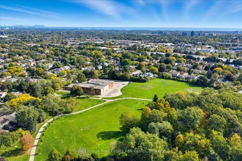 Photo 28 at 3244 Mainsail Crescent, Erin Mills, Mississauga