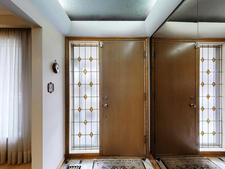 Photo 4 at 27 Knowland Drive, Humber Valley, Toronto