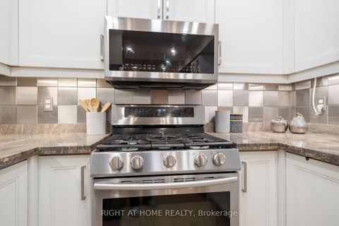 Photo 9 at 21 - 370 Riddell Court, College Manor, Newmarket