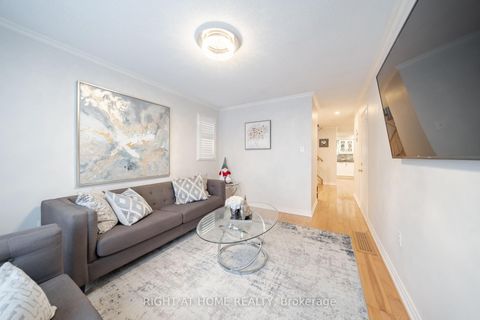 Photo 13 at 21 - 370 Riddell Court, College Manor, Newmarket