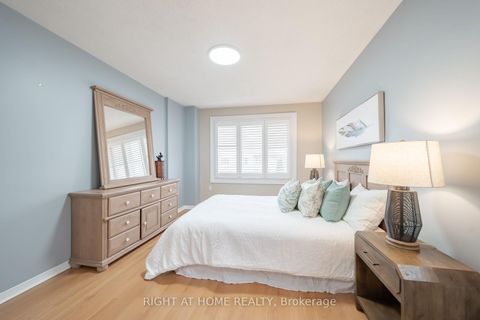 Photo 16 at 21 - 370 Riddell Court, College Manor, Newmarket