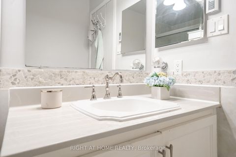 Photo 24 at 21 - 370 Riddell Court, College Manor, Newmarket