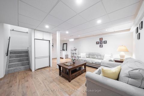 Photo 31 at 21 - 370 Riddell Court, College Manor, Newmarket