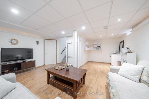 Photo 36 at 21 - 370 Riddell Court, College Manor, Newmarket