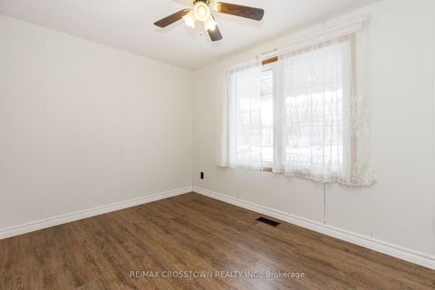 Photo 13 at 24 LINDEN Lane, Rural Innisfil, Innisfil