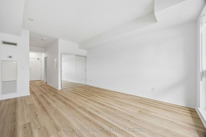 Photo 8 at 203 - 2885 Bayview Avenue, Bayview Village, Toronto