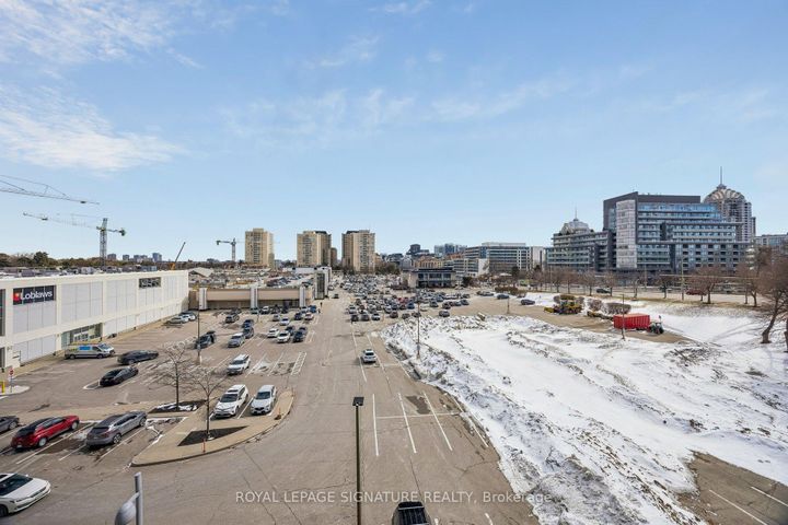 Photo 16 at 203 - 2885 Bayview Avenue, Bayview Village, Toronto