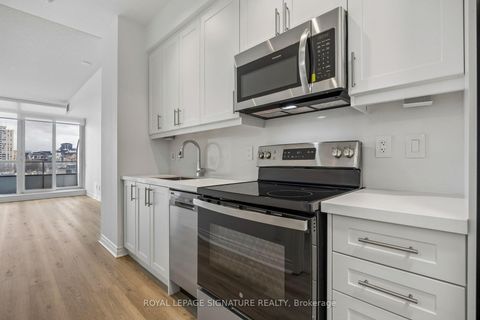 Photo 1 at 203 - 2885 Bayview Avenue, Bayview Village, Toronto