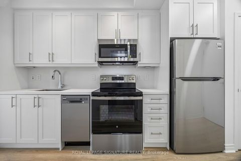 Photo 2 at 203 - 2885 Bayview Avenue, Bayview Village, Toronto