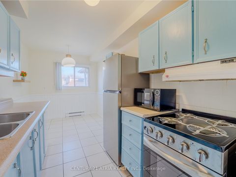 Photo 1 at 61 Wiggens Court, Malvern, Toronto