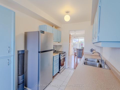 Photo 2 at 61 Wiggens Court, Malvern, Toronto