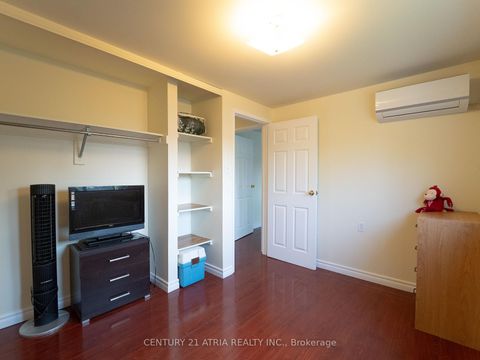 Photo 9 at 61 Wiggens Court, Malvern, Toronto