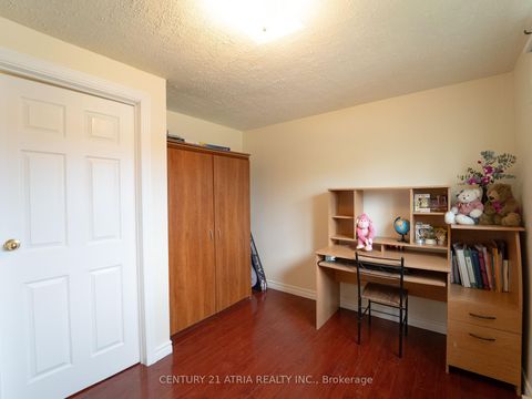 Photo 10 at 61 Wiggens Court, Malvern, Toronto