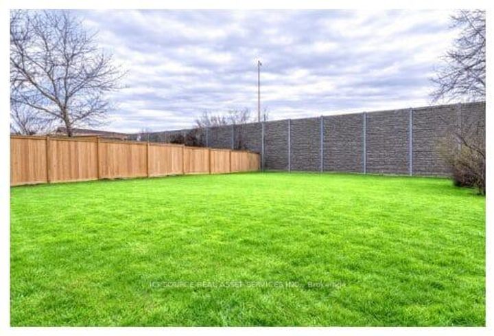 Photo 2 at 41 Wishing Well Drive, Sullivan, Toronto