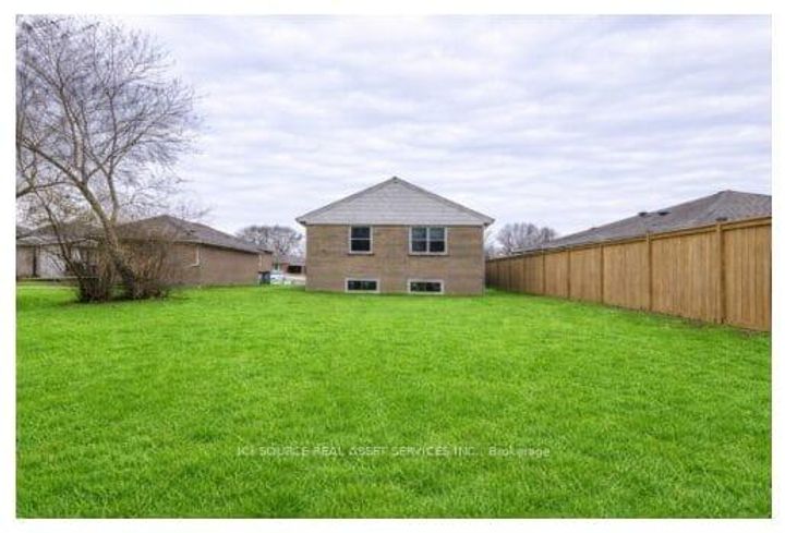 Photo 3 at 41 Wishing Well Drive, Sullivan, Toronto