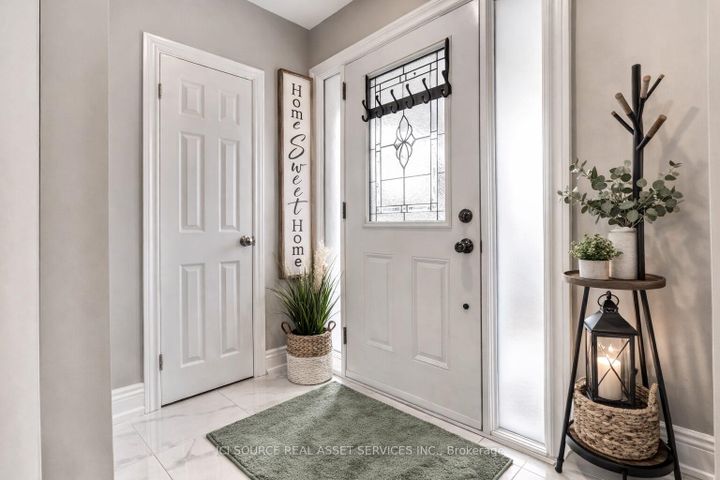 Photo 4 at 41 Wishing Well Drive, Sullivan, Toronto