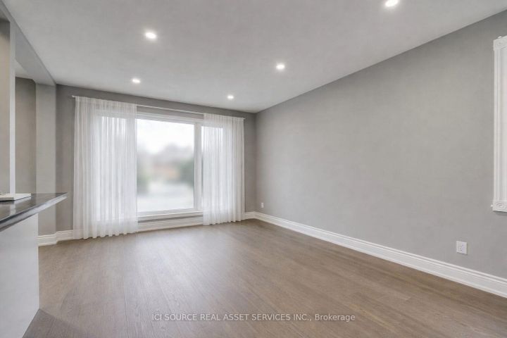 Photo 6 at 41 Wishing Well Drive, Sullivan, Toronto