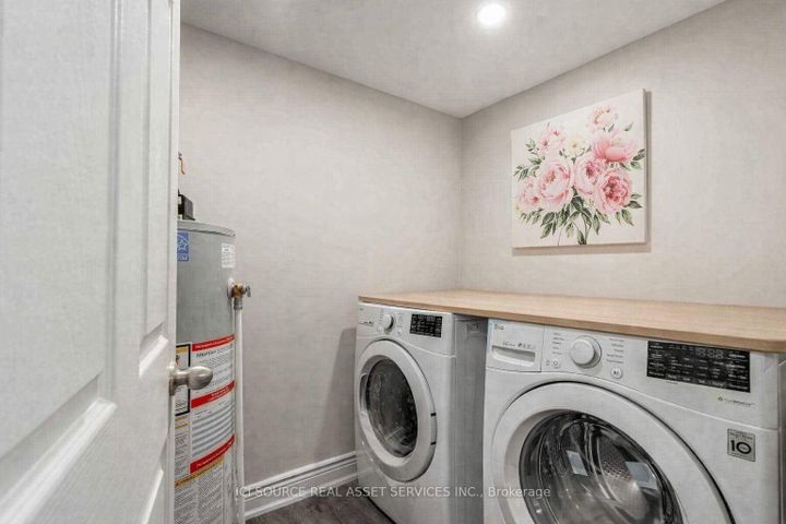 Photo 15 at 41 Wishing Well Drive, Sullivan, Toronto